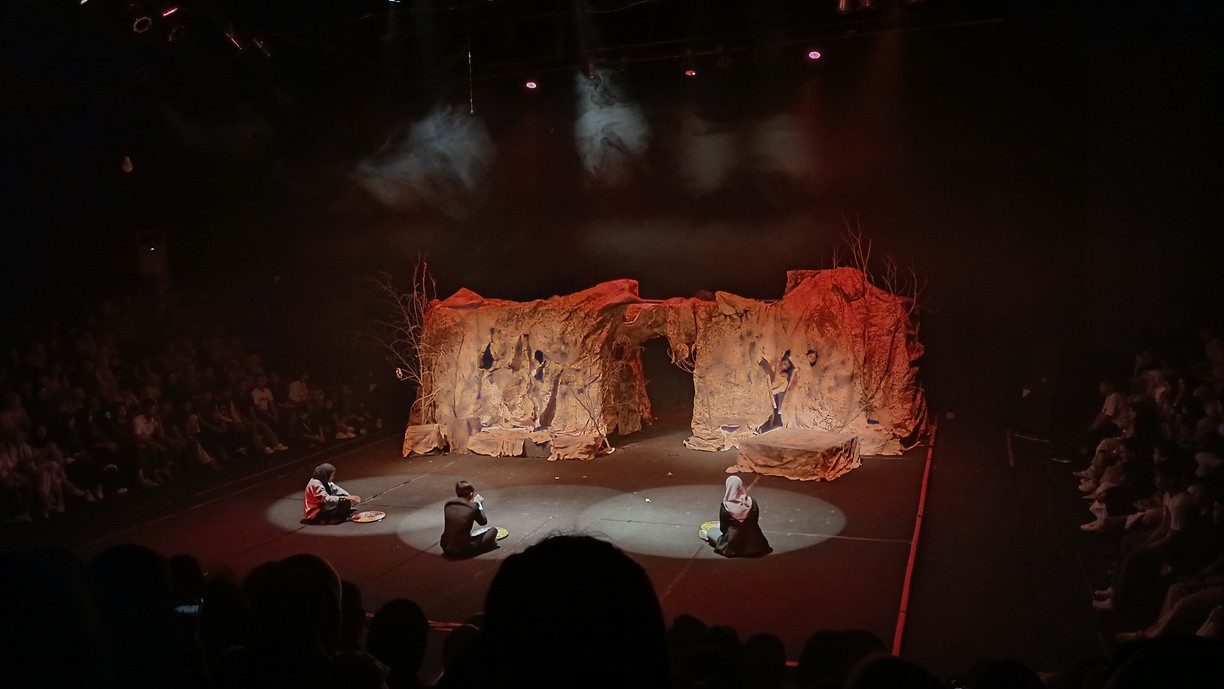Resensi Pementasan Drama Teater Air_20251202_183236_0000.pdf_20260206_105352_0000
